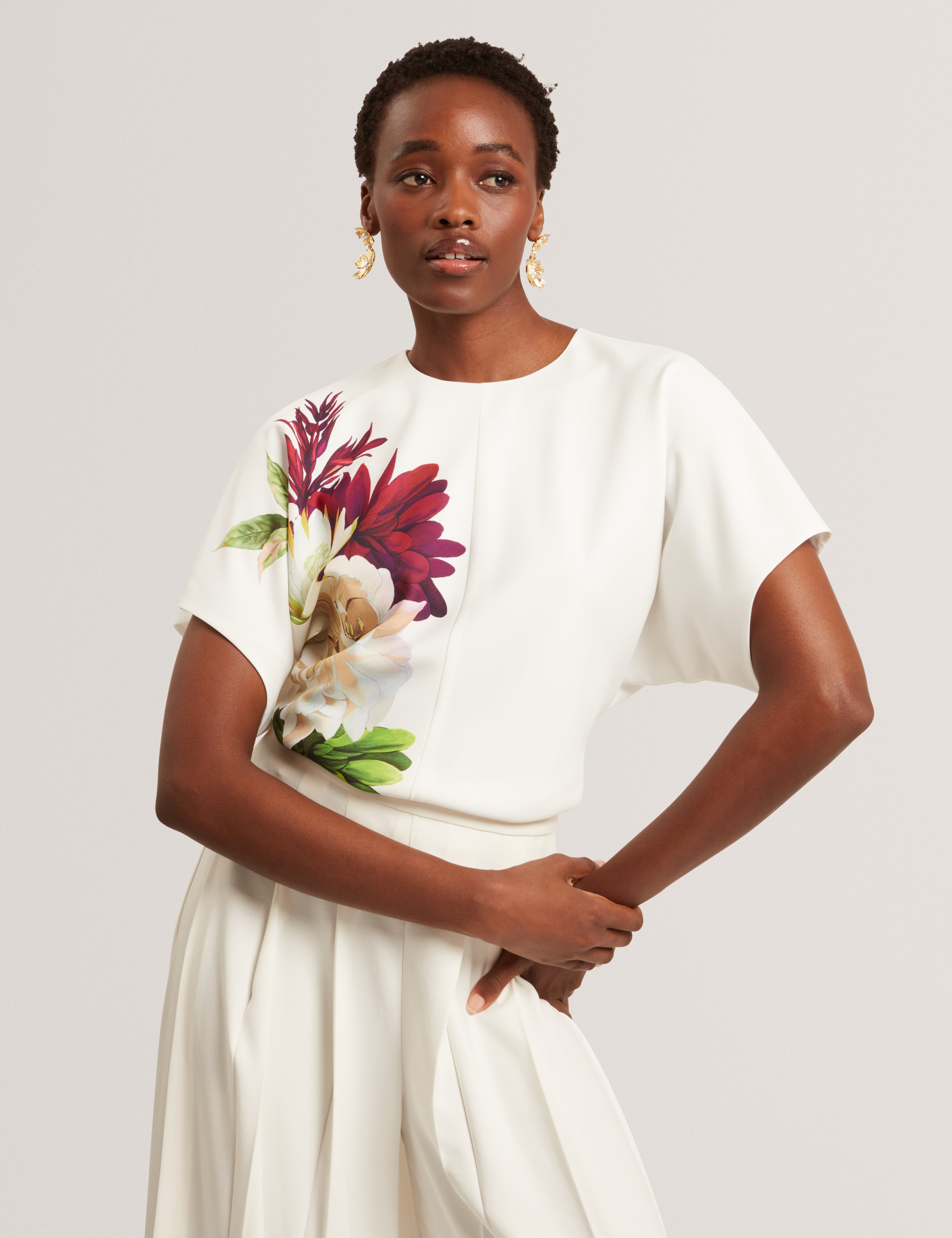 زوفيا كنزة بخصر محدد لون عاجي