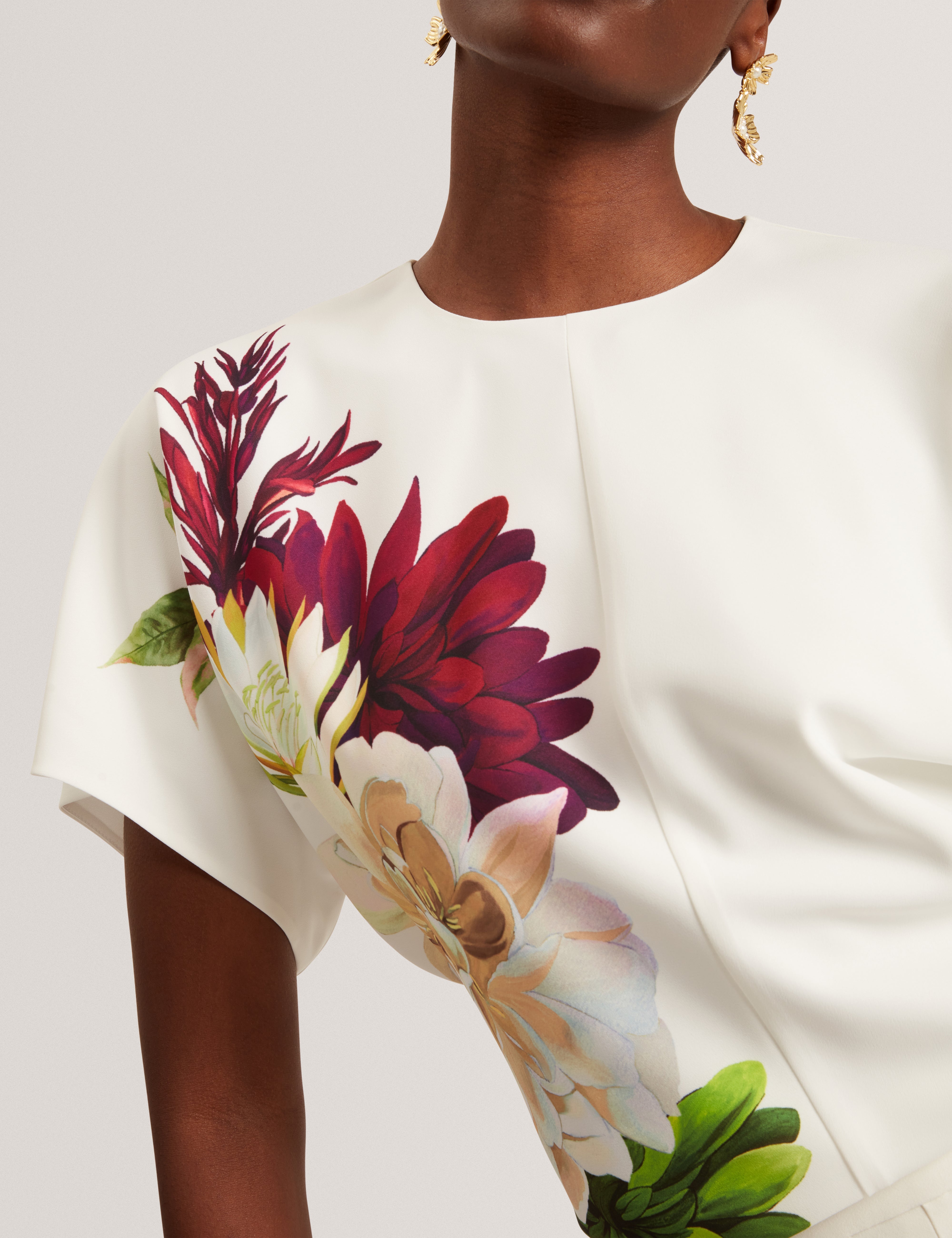 زوفيا كنزة بخصر محدد لون عاجي