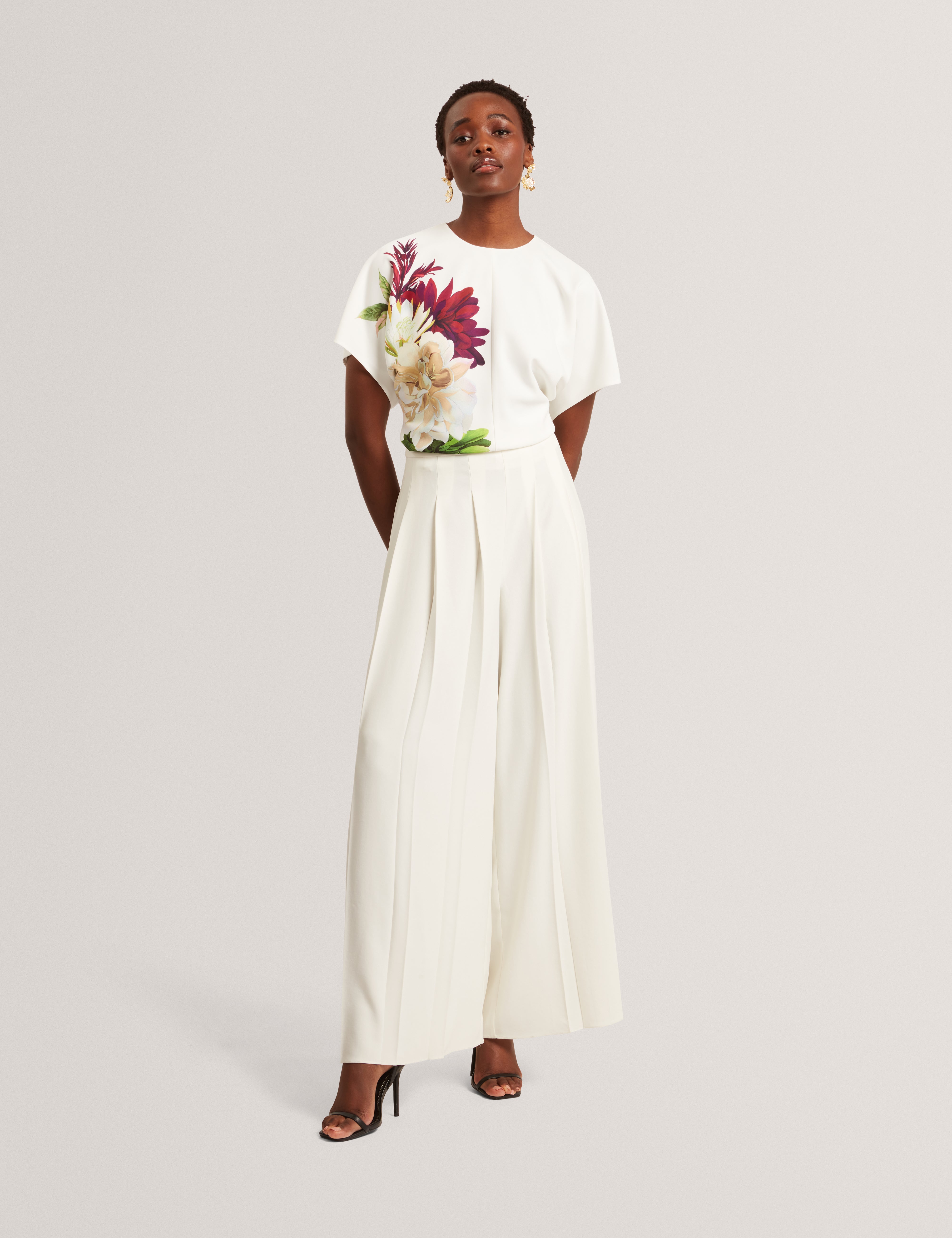 زوفيا كنزة بخصر محدد لون عاجي