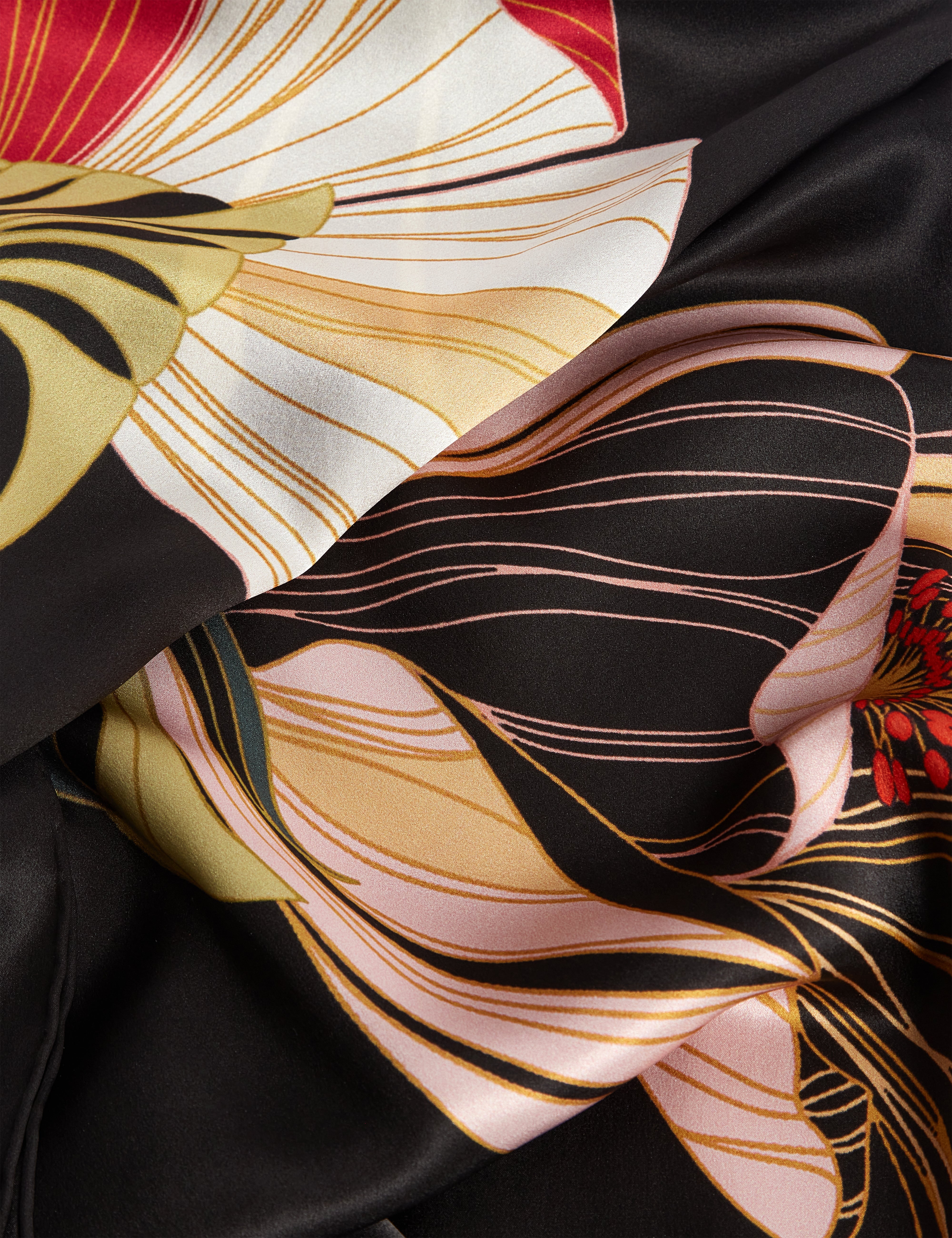 فلاير وشاح أسود حريري طويل بطبعة