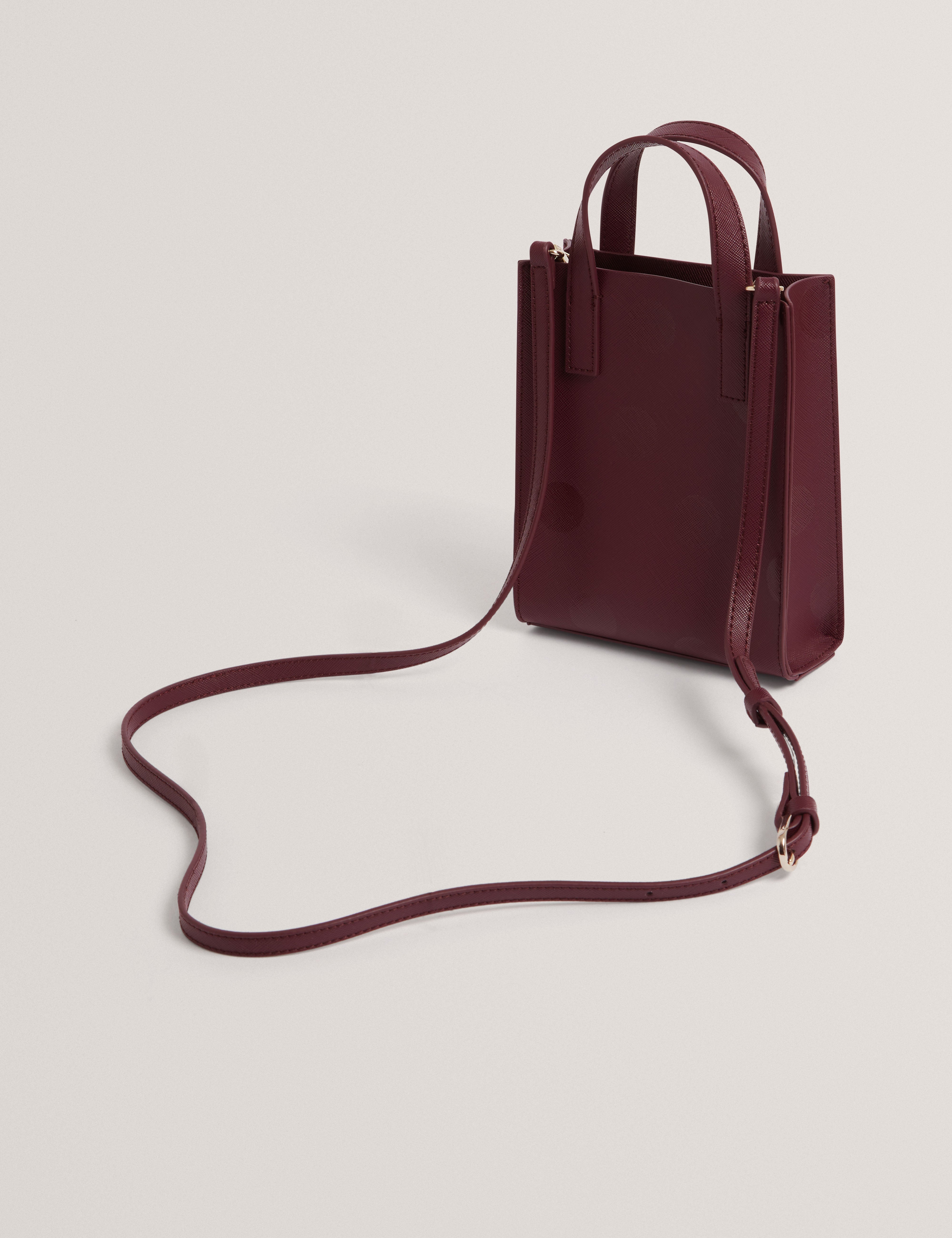 دوتانا حقيبة أيقونية صغيرة باللون الأرجواني الداكن