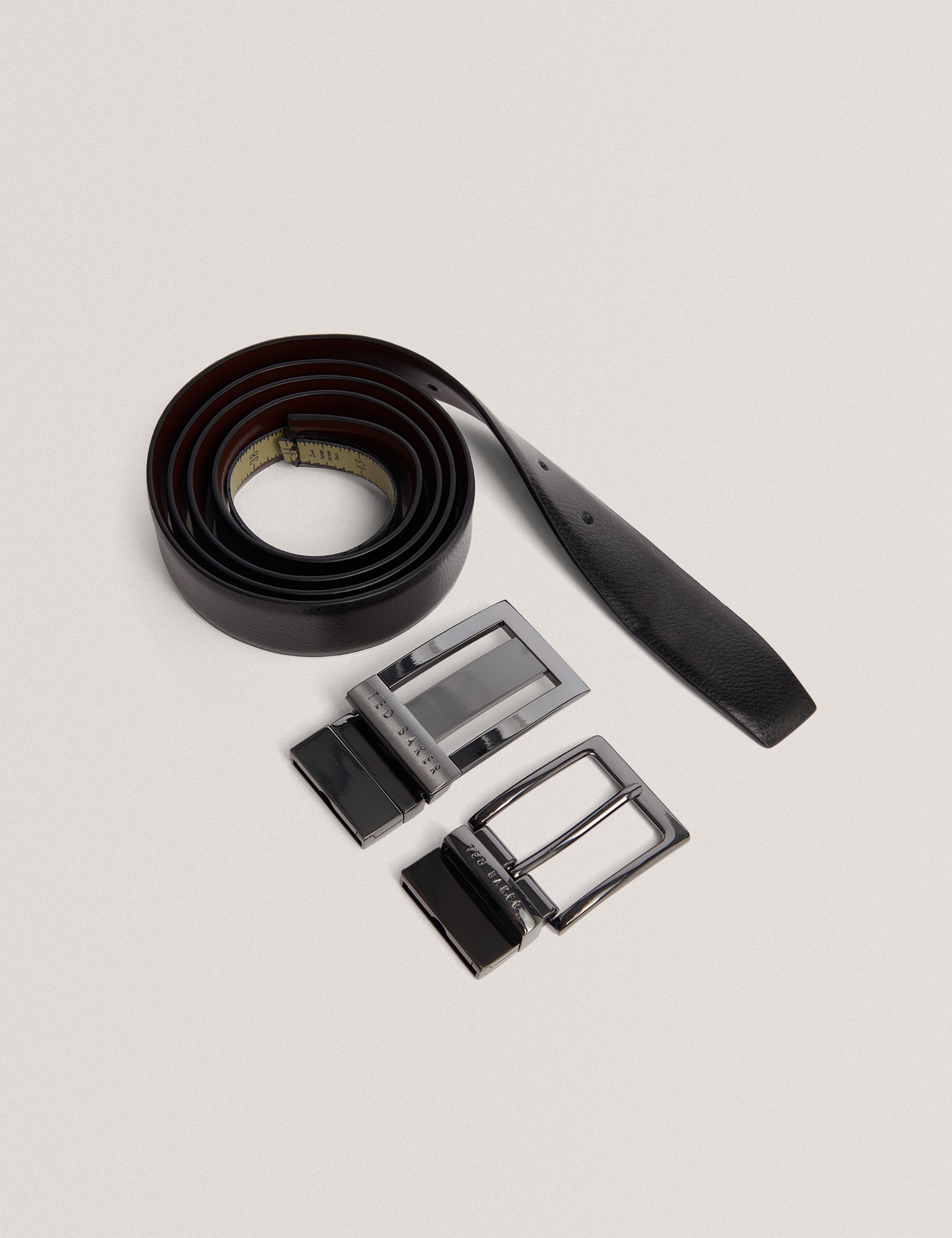 ويلمر حزام باللون البني الداكن مع علبة أنيقة