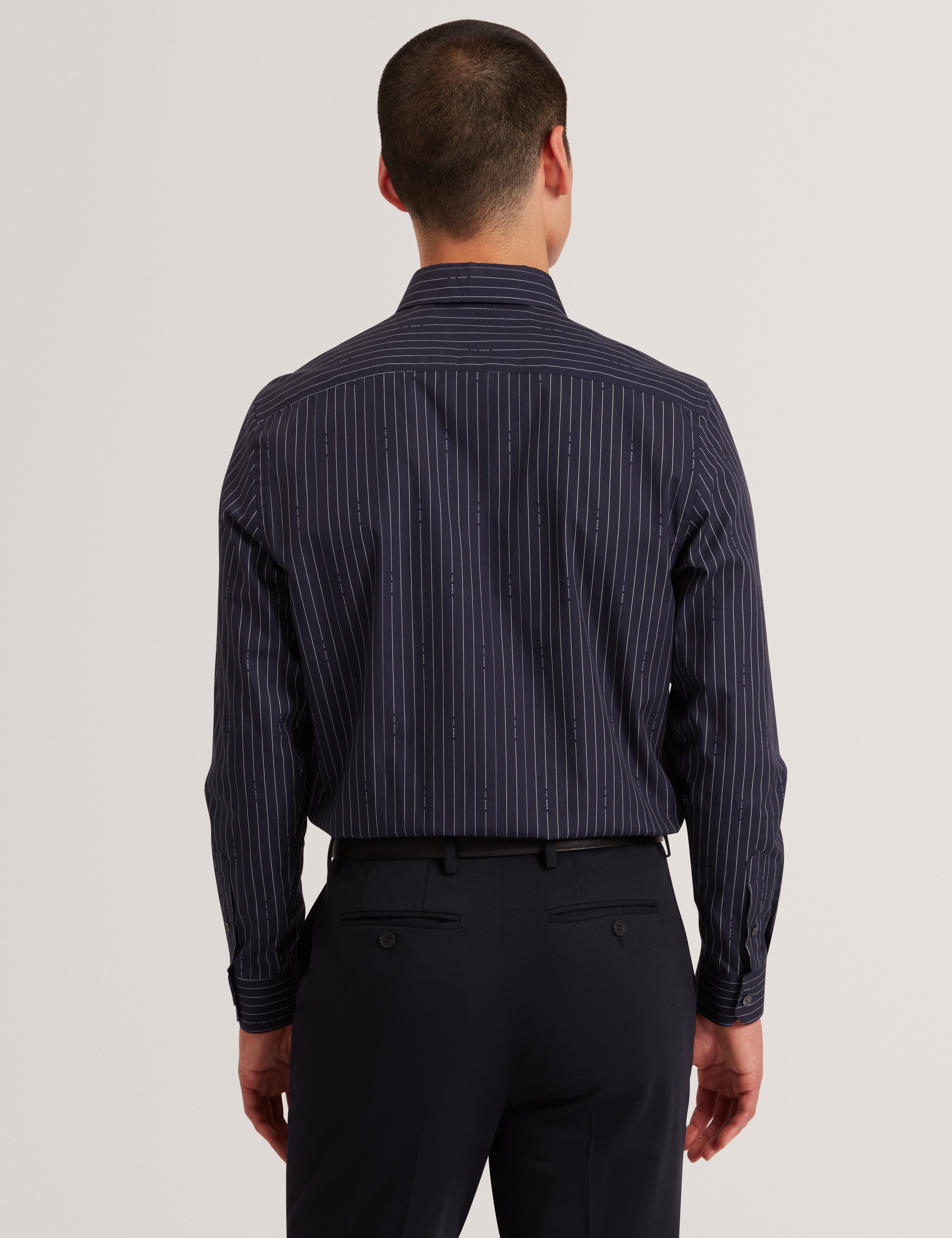 هانجنت قميص كلاسيكي مخطط باللون الكحلي