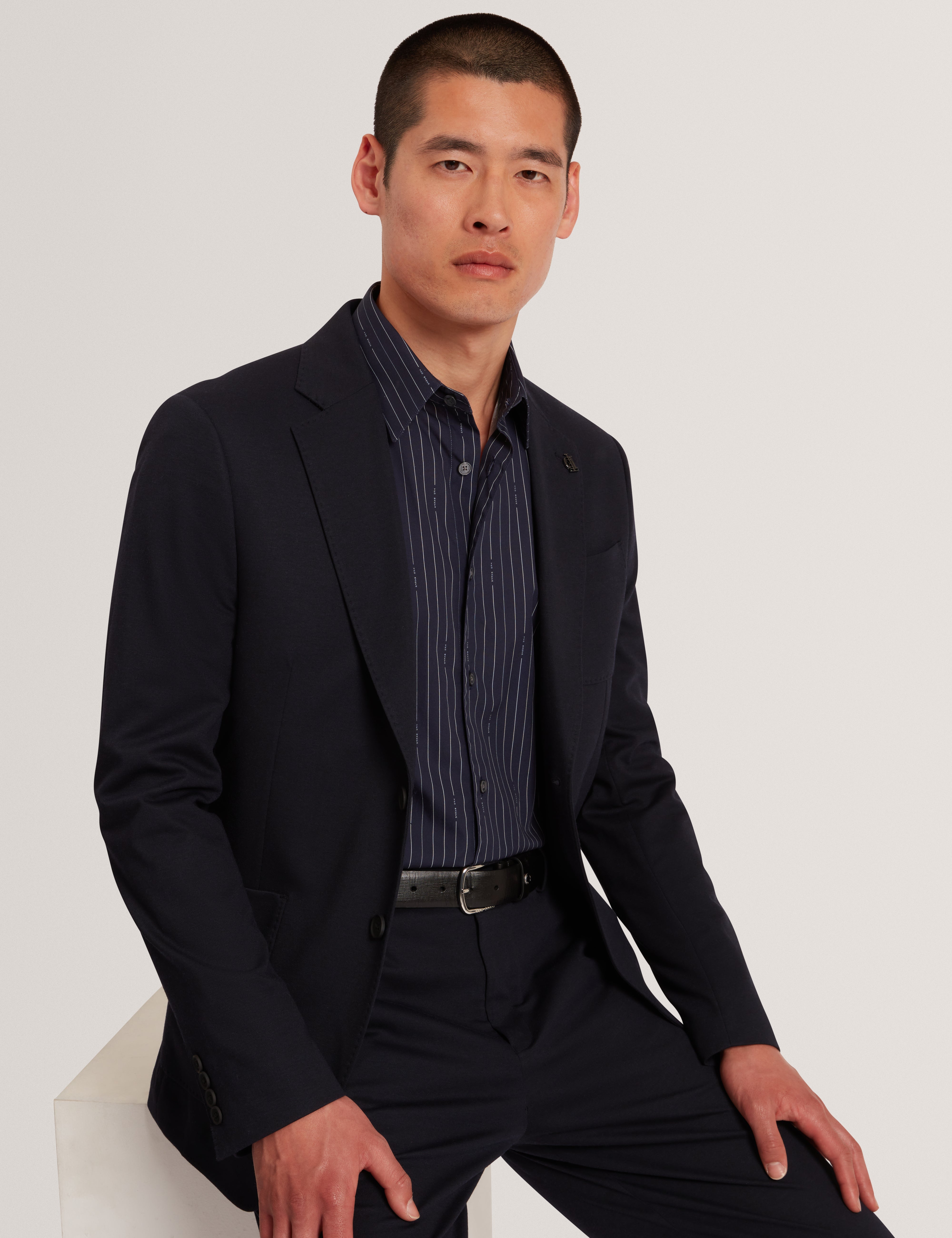 هانجنت قميص كلاسيكي مخطط باللون الكحلي