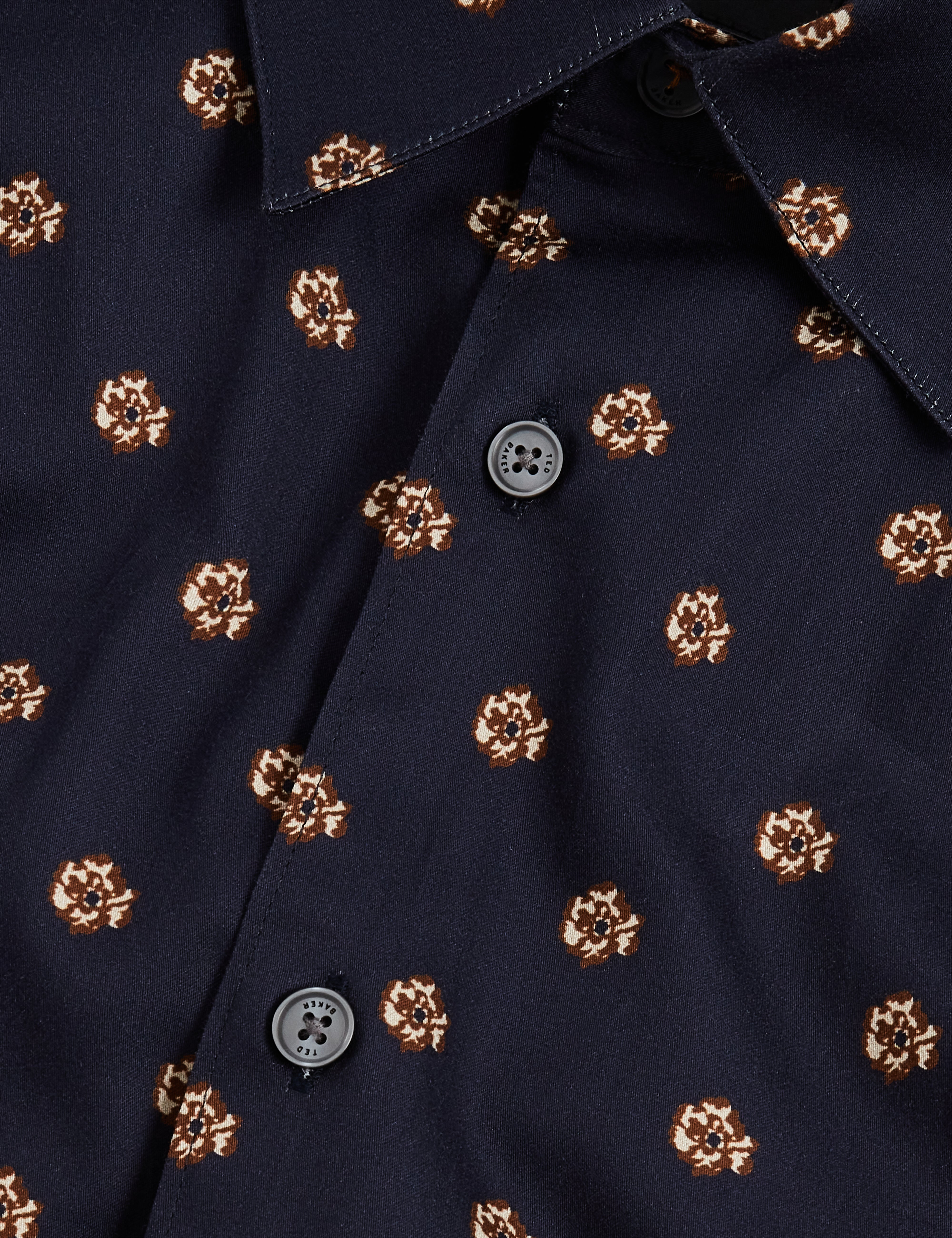 قميص أولوفار بأكمام طويلة ضيق منقوش بنقشة زهور زرقاء داكنة