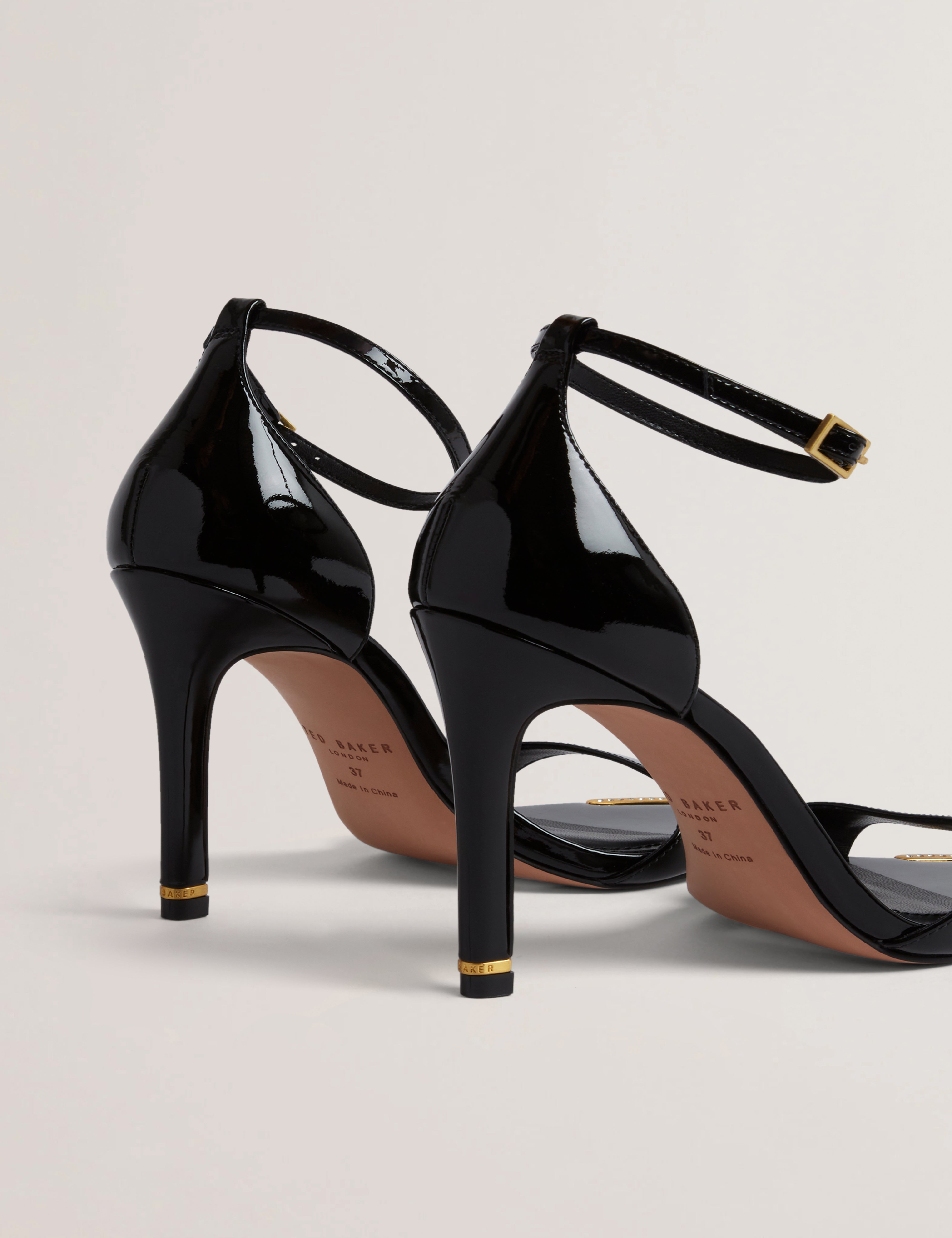 هيللي صندل جلد بكعب لون أسود