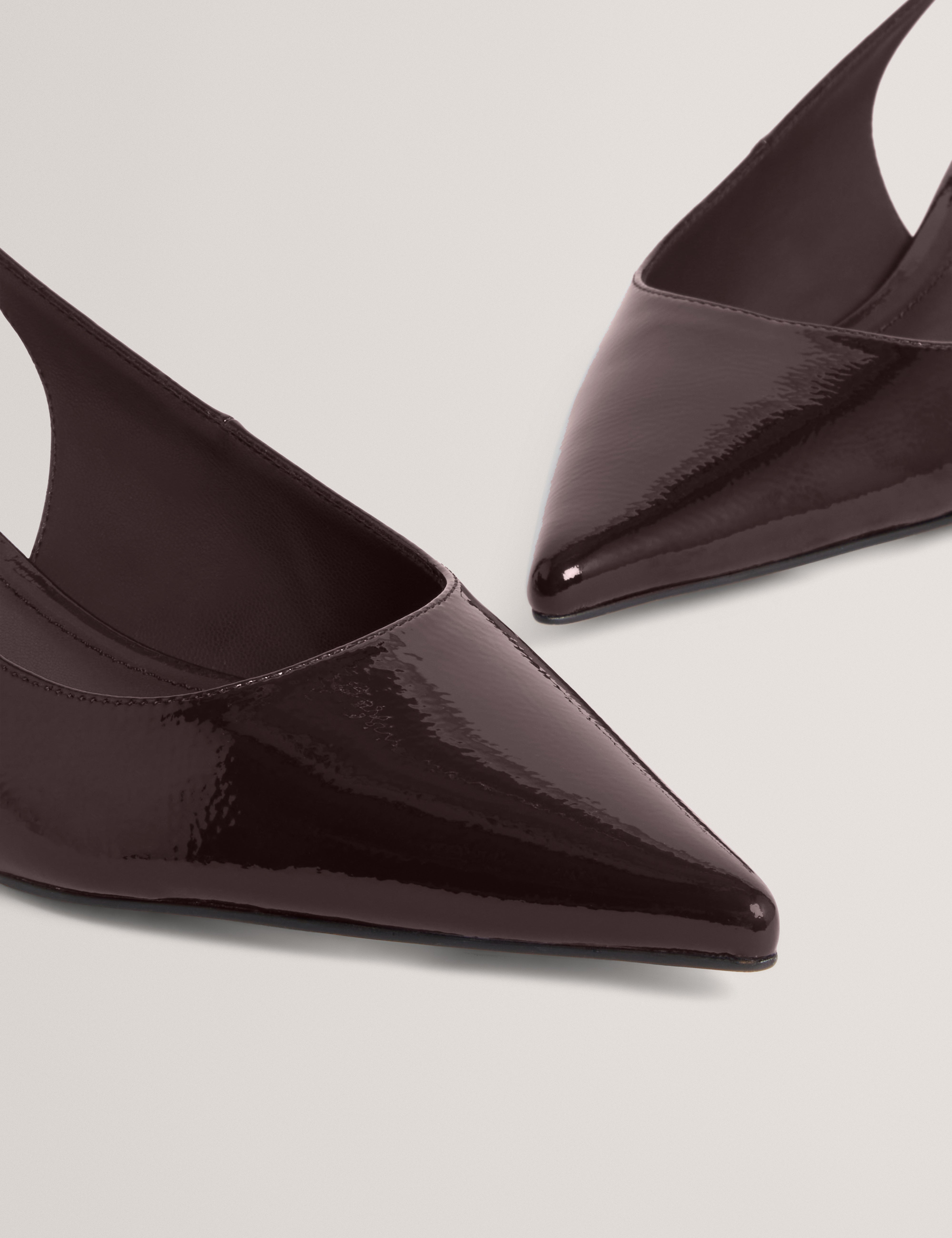 كيتي حذاء بكعب صغير لون أحمر داكن