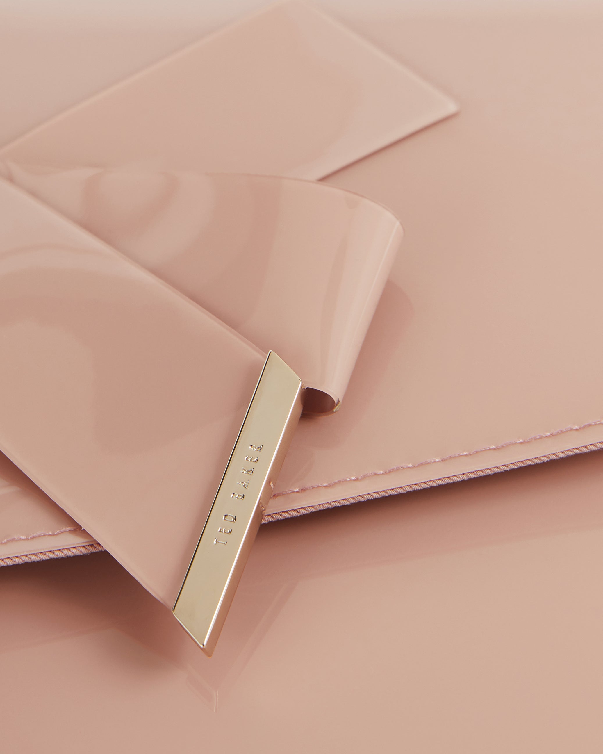 نيكي حقيبة باوتش مع فيونكا لون وردي