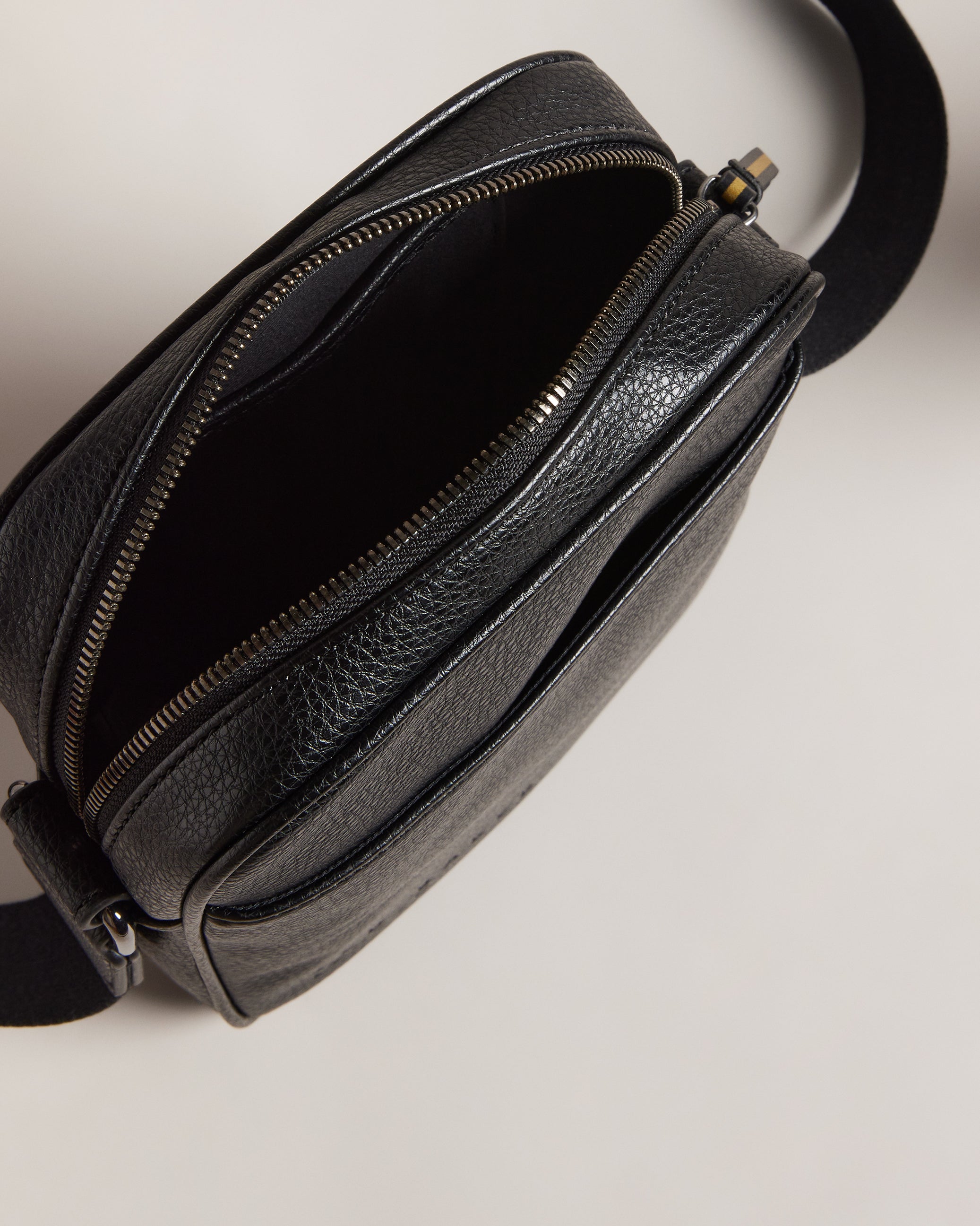Kiian Webbing Crossbody Bag Black