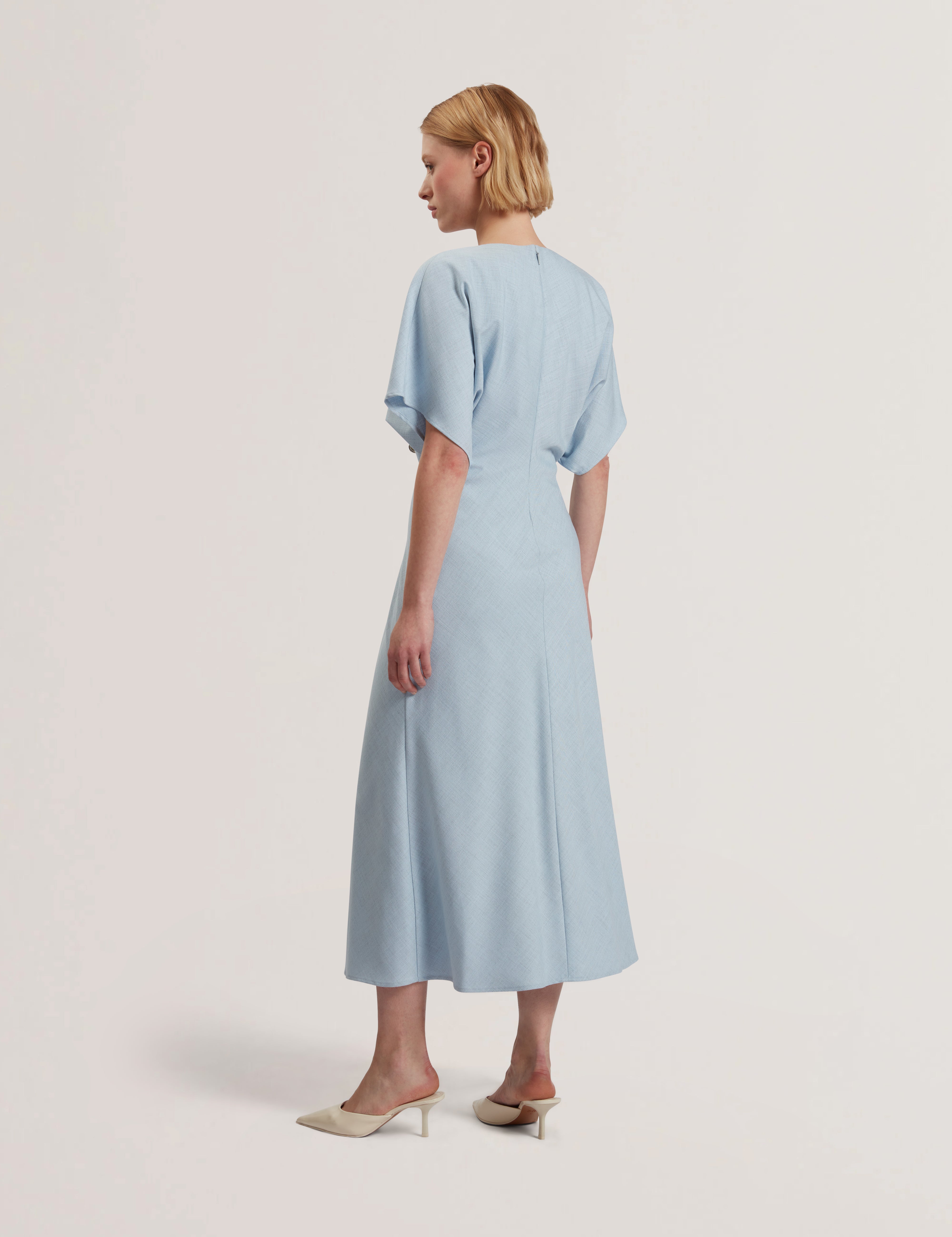 كارنيد فستان طويل بأكمام قصيرة لون أزرق فاتح