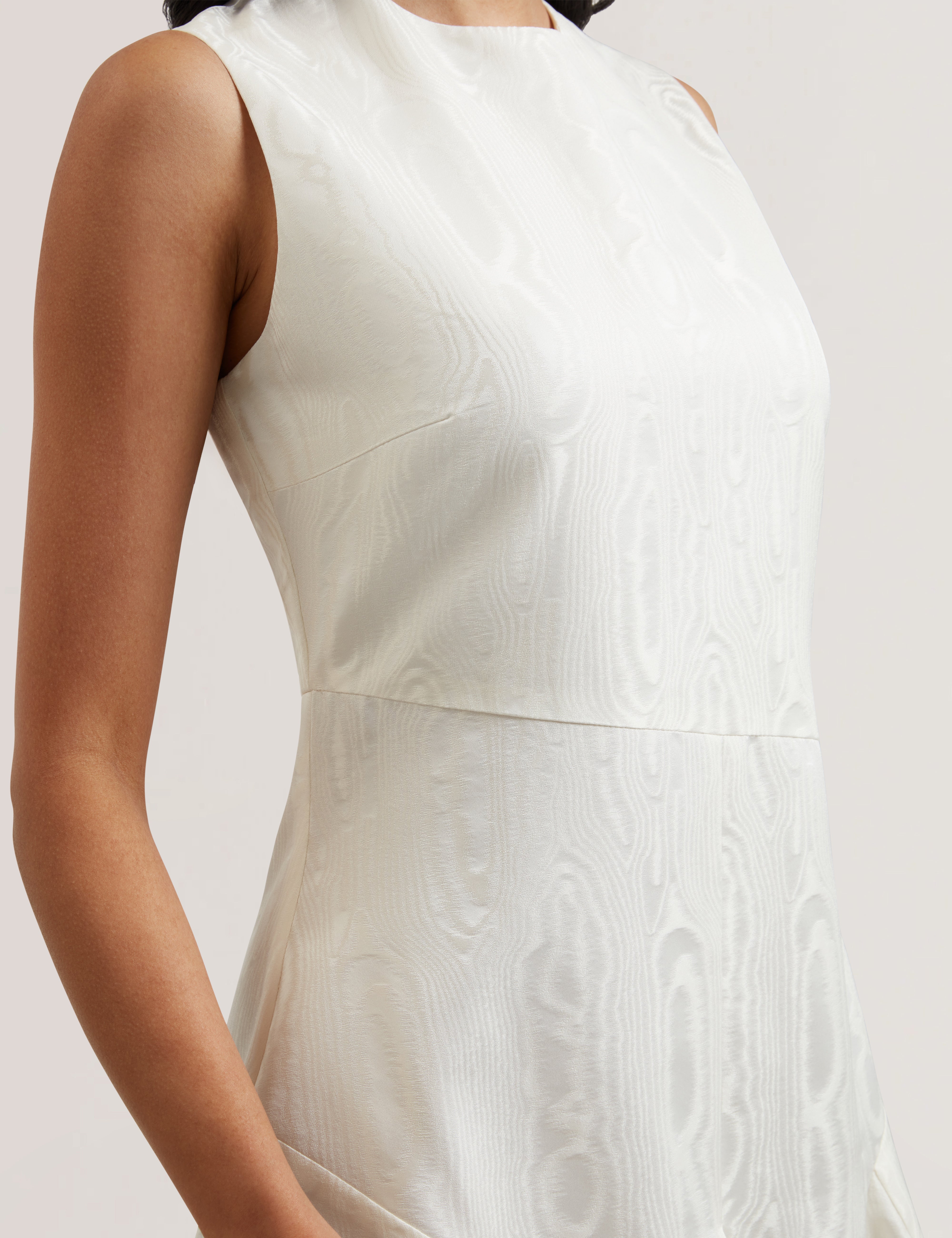 جيوفا فستان ميدي من التفتا باللون العاجي