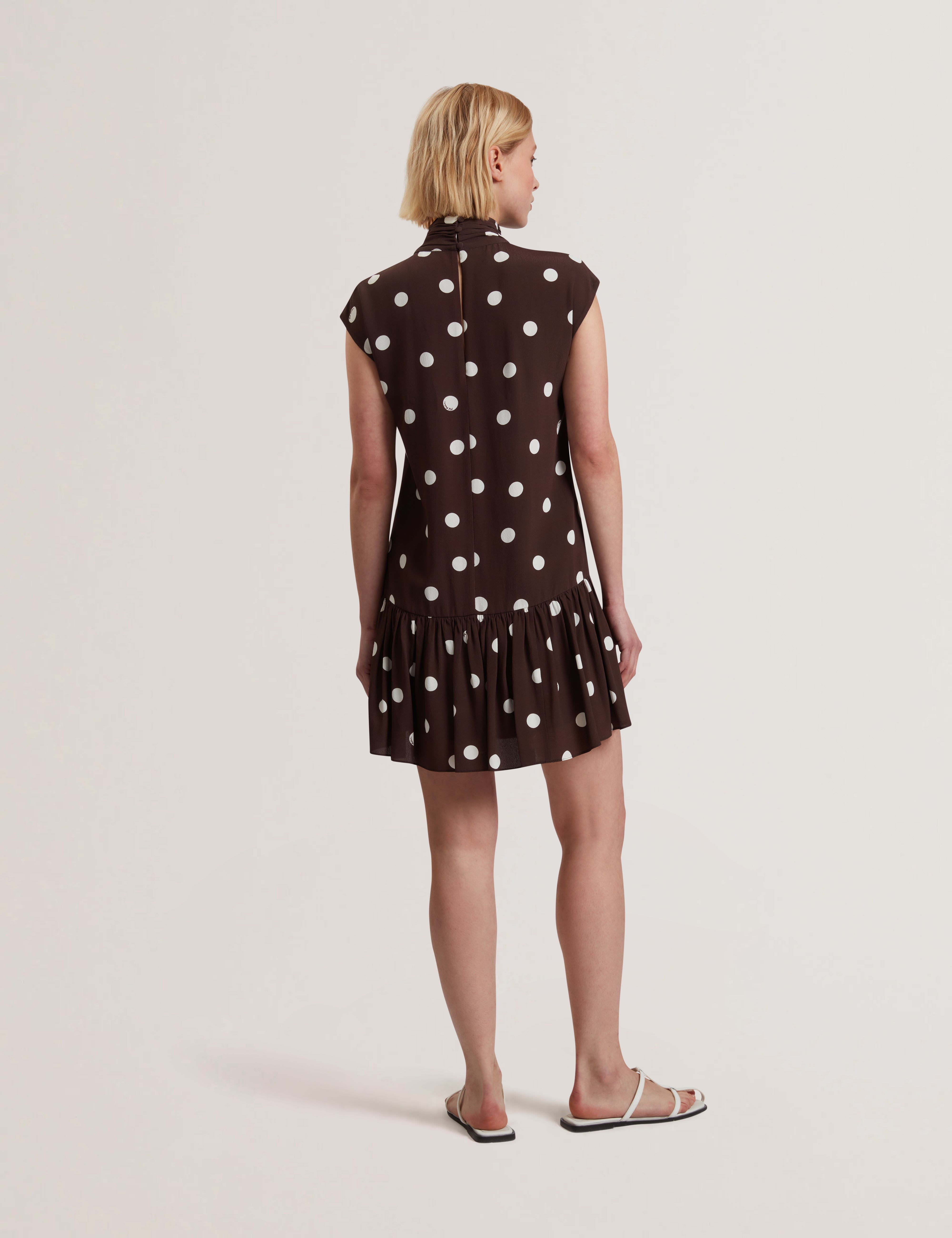 Jutuva Scarf Detail Sleeveless Mini Dress Dk-Brown