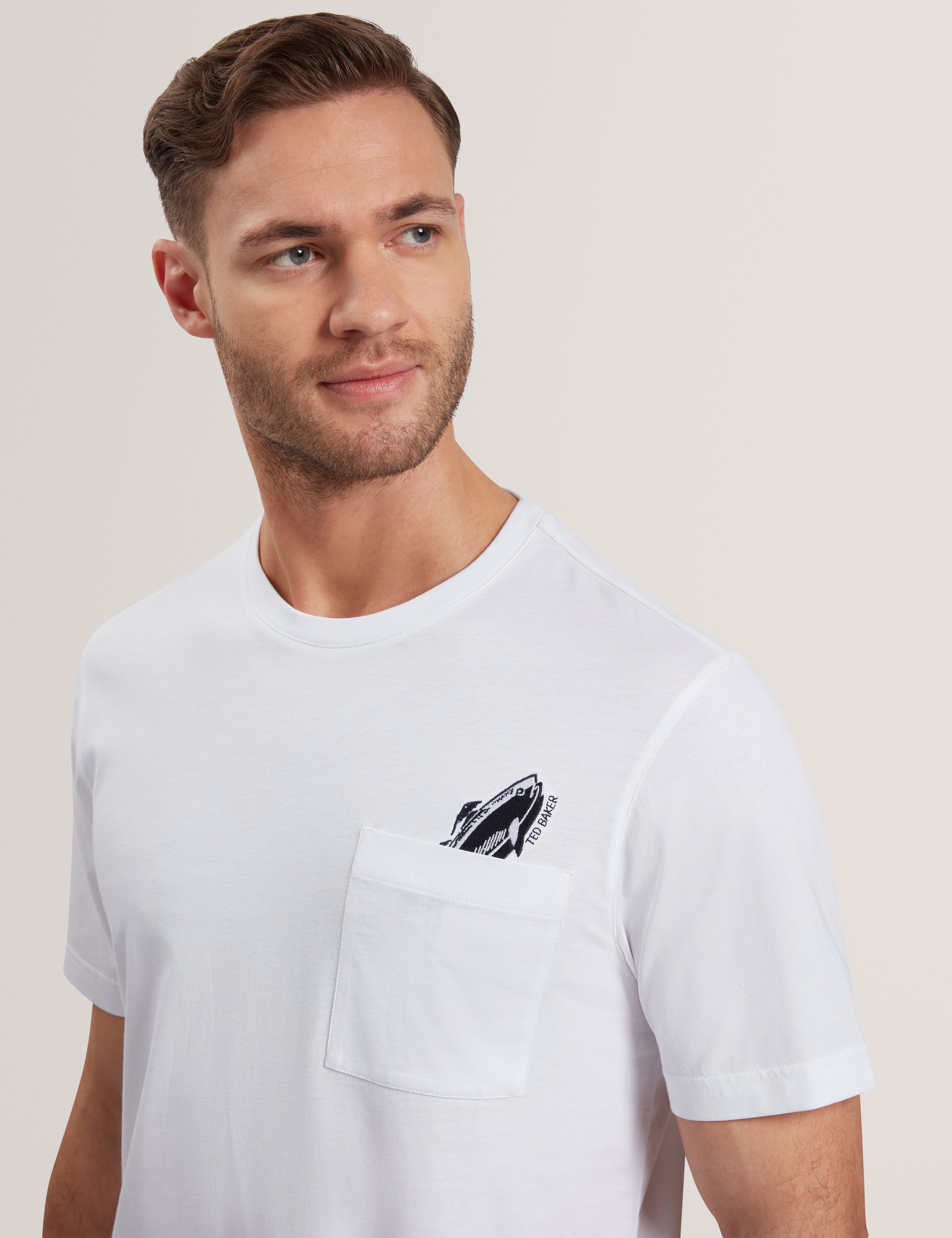 ماتيو تيشيرت أبيض كلاسيكي