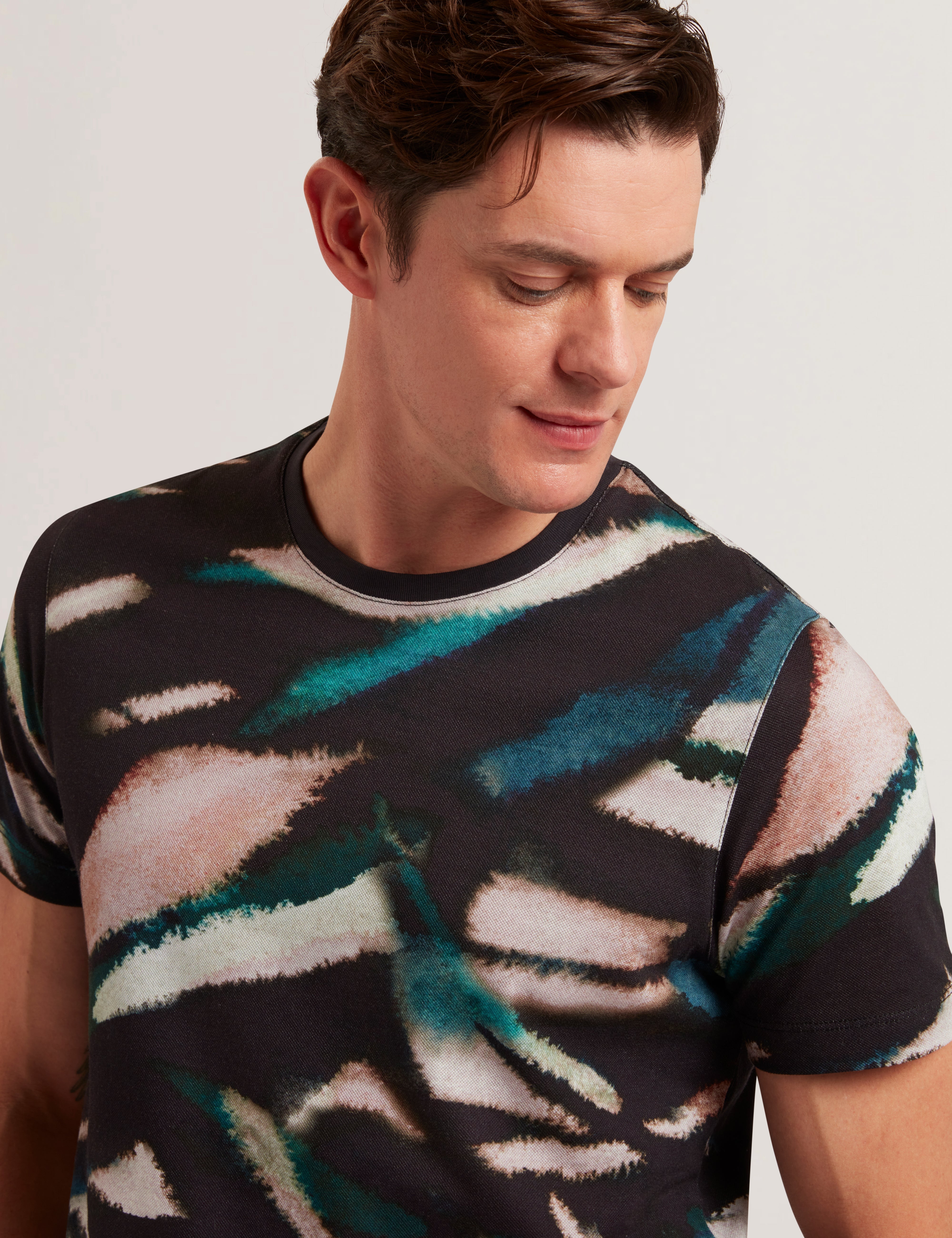 Wilsdor Short Sleeve All-Over Leaf Printed T-Shirt Black