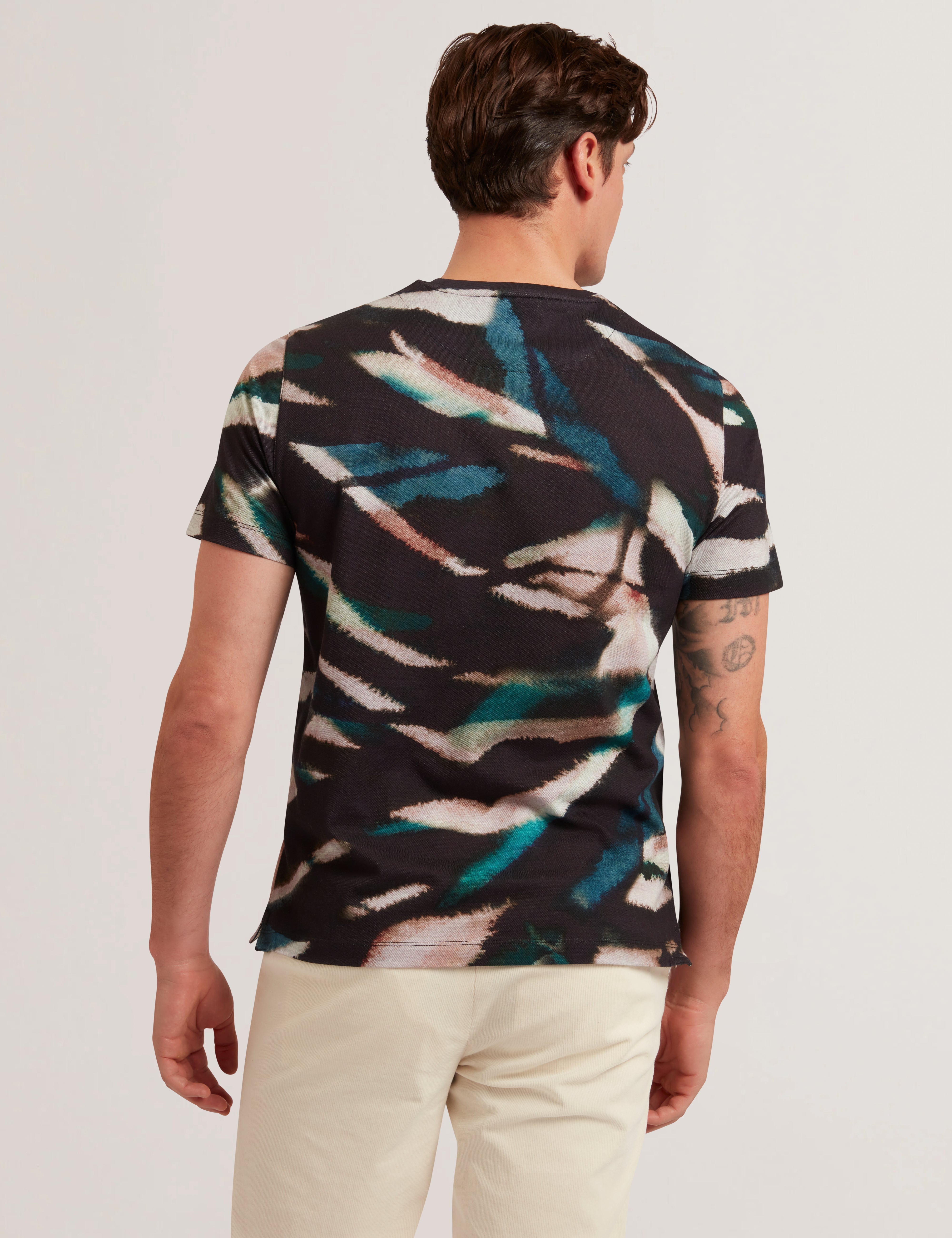 Wilsdor Short Sleeve All-Over Leaf Printed T-Shirt Black