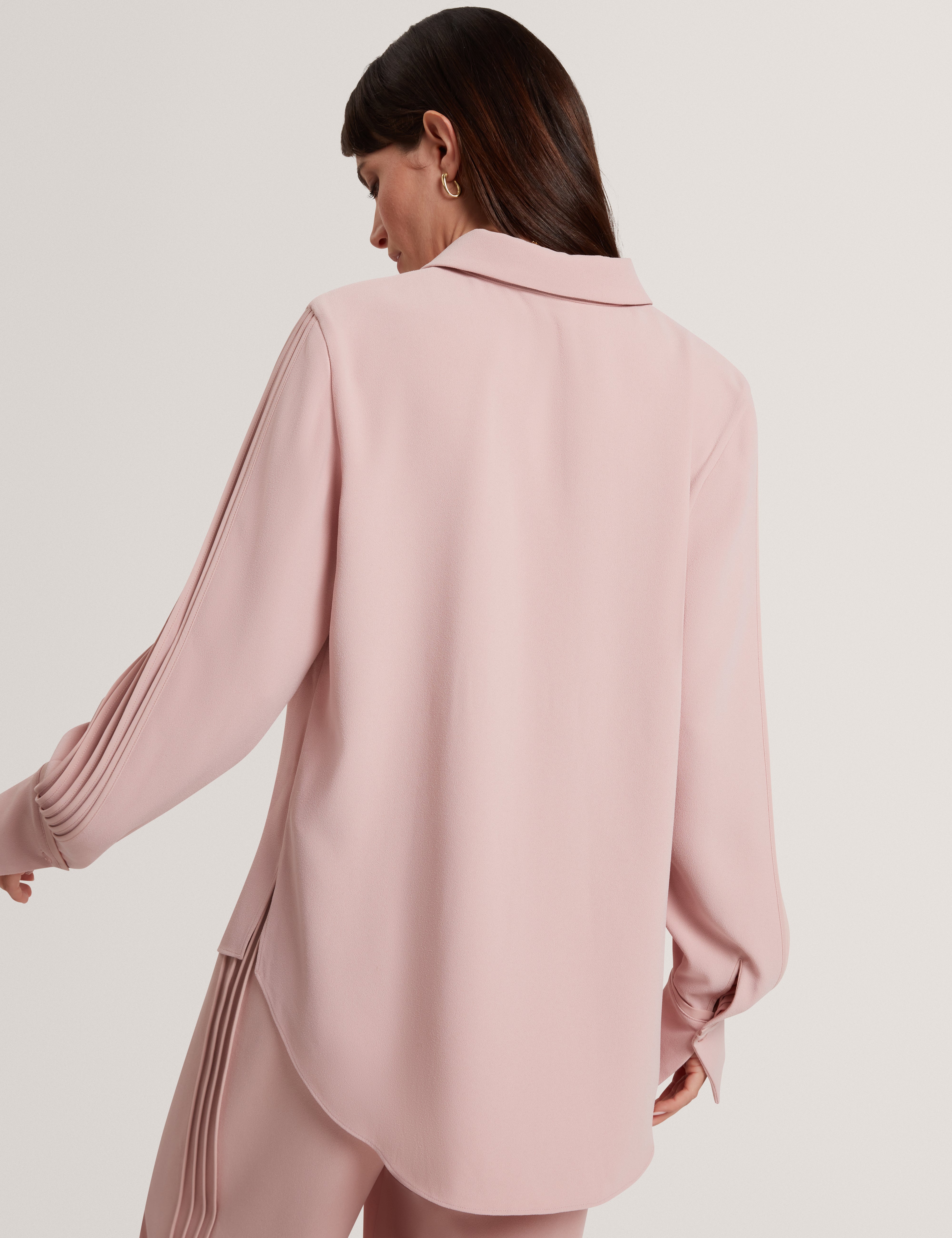 قميص ميريتي بأكمام طويلة مزين بحواف أنيقة - لون وردي داكن