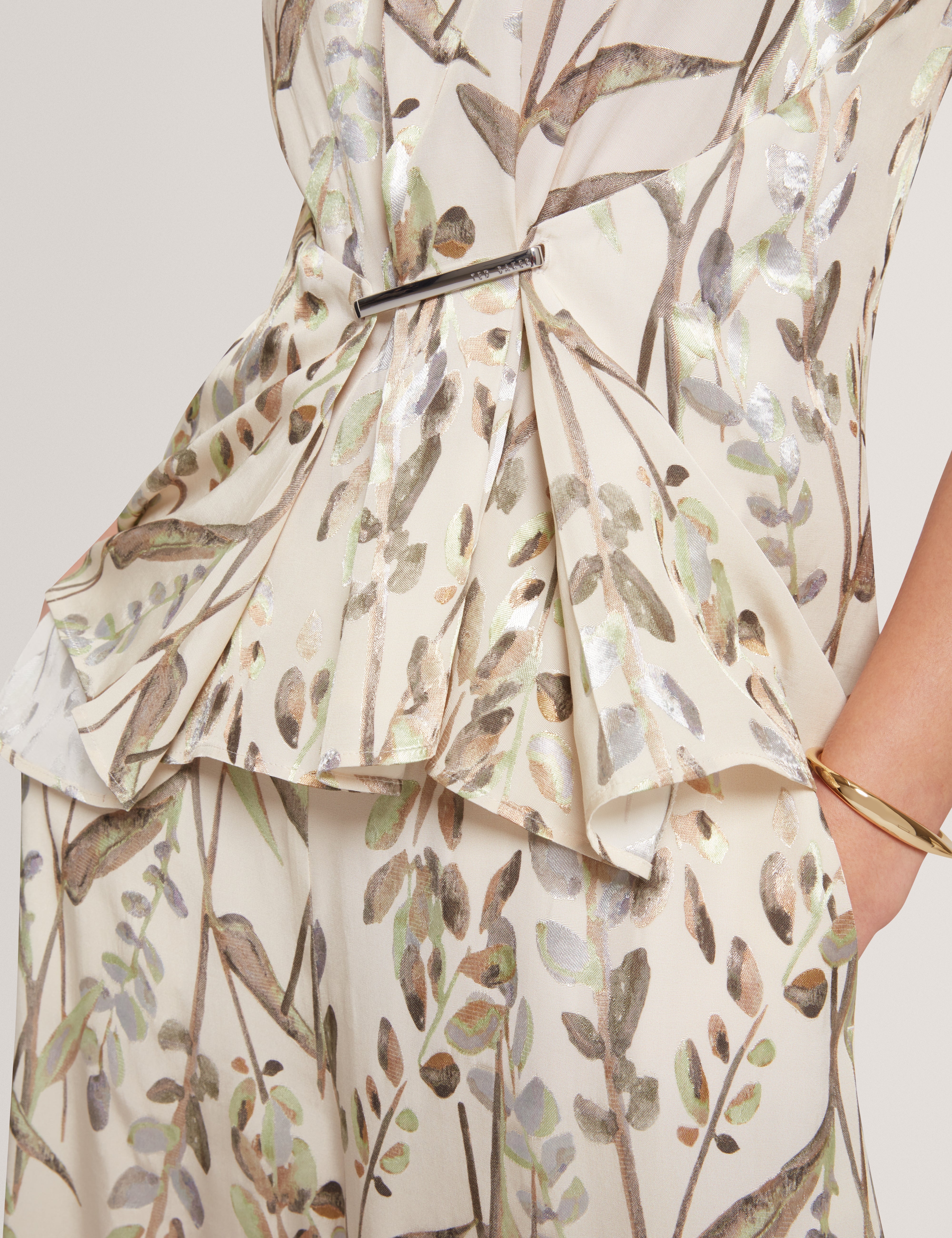 Clowdia Viscose Jacquard Sleeveless Bar Detail Natural