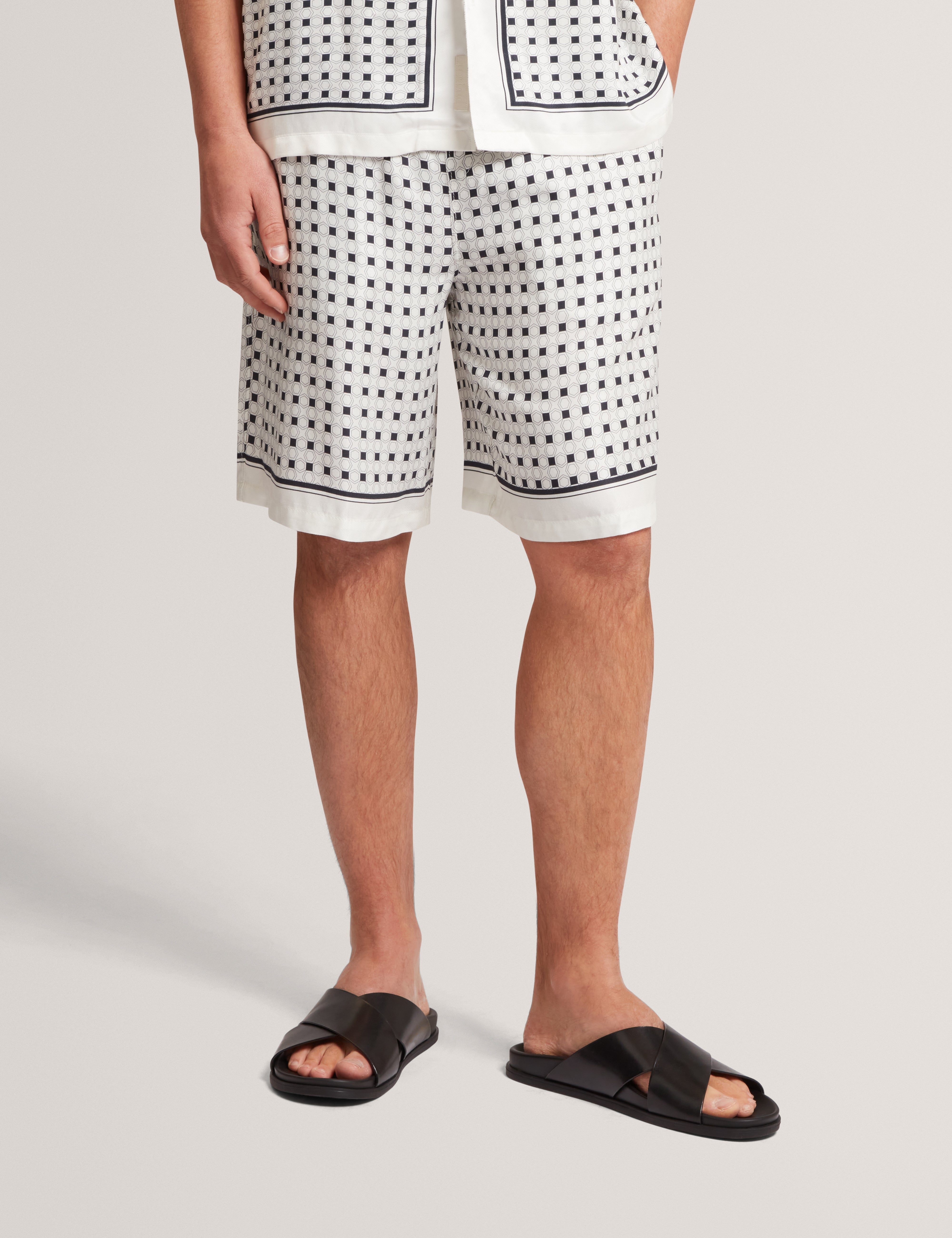 Attlass Relaxed Boarder Geo Print Short Ecru
