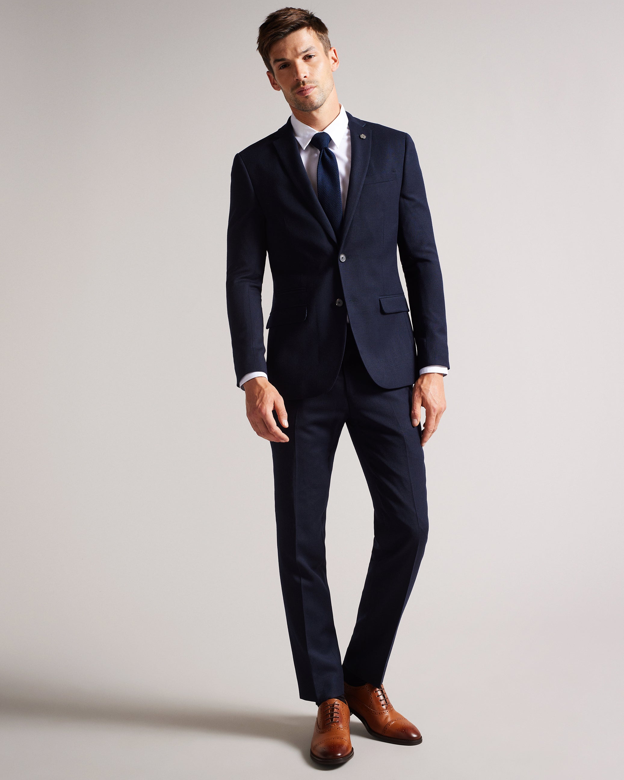 حذاء أرنيي الرسمي المصنوع من الجلد بأصابع القدم باللون البني